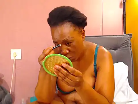 Snapshot of Black-Desire chatting on October 26, 2025, 12:44 pm Black-Desire online show from October 26, 2025, 12:44 pm