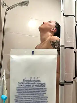 MiaStika online show from December 19, 2025, 8:16 pm