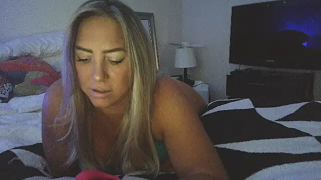 Snapshot of sunshinekisses chatting on October 2, 2025, 12:45 pm sunshinekisses online show from October 2, 2025, 12:45 pm