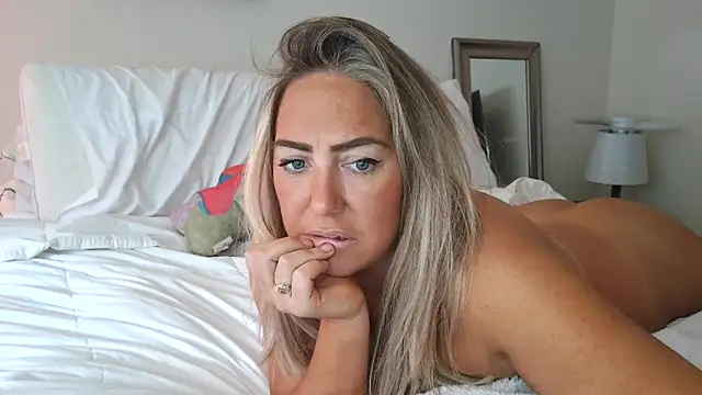 Snapshot of sunshinekisses chatting on November 4, 2025, 3:44 pm sunshinekisses online show from November 4, 2025, 3:44 pm