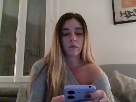 Snapshot of MissBella131 chatting on December 9, 2024, 8:23 pm MissBella131 online show from December 9, 2024, 8:23 pm