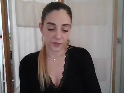 Snapshot of MissBella131 chatting on December 20, 2024, 2:27 pm MissBella131 online show from December 20, 2024, 2:27 pm