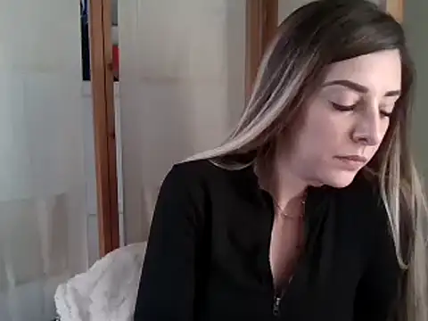 Snapshot of MissBella131 chatting on January 14, 2025, 2:22 pm MissBella131 online show from January 14, 2025, 2:22 pm