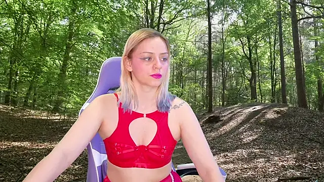 Snapshot of Dolce--Mia---Bianchi__07 chatting on January 17, 2025, 9:39 am Dolce--Mia---Bianchi 07 online show from January 17, 2025, 9:39 am