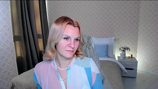 Snapshot of Louisa_Bay chatting on December 13, 2024, 11:34 am Louisa Bay online show from December 13, 2024, 11:34 am