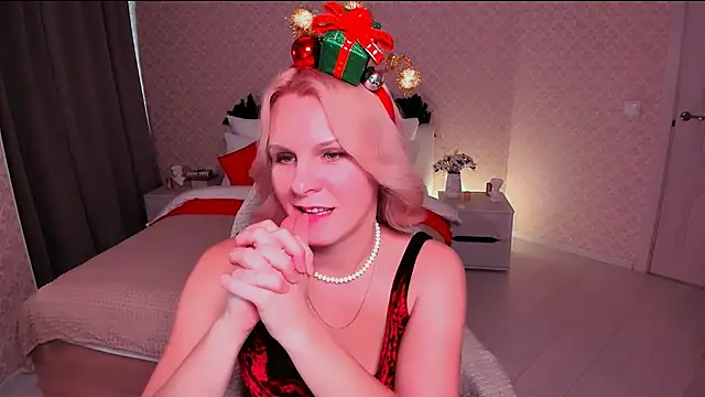 Snapshot of Louisa_Bay chatting on December 28, 2024, 10:58 am Louisa Bay online show from December 28, 2024, 10:58 am