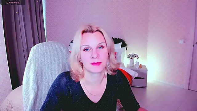 Snapshot of Louisa_Bay chatting on January 22, 2025, 11:12 am Louisa Bay online show from January 22, 2025, 11:12 am