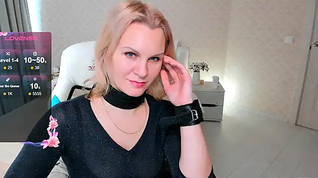 Snapshot of Louisa_Bay chatting on February 4, 2025, 11:05 am Louisa Bay online show from February 4, 2025, 11:05 am