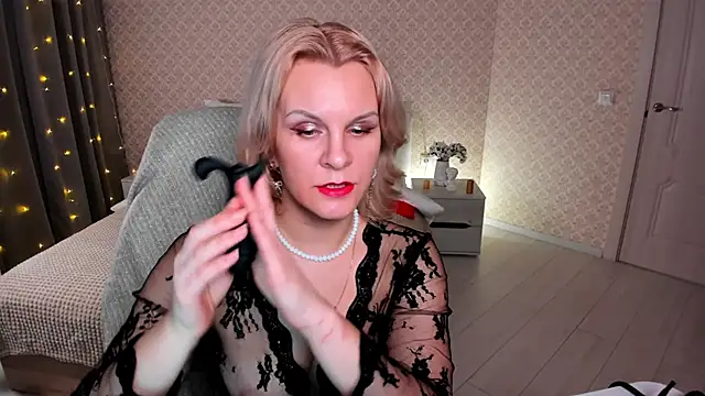 Snapshot of Louisa_Bay chatting on March 4, 2025, 5:13 pm Louisa Bay online show from March 4, 2025, 5:13 pm