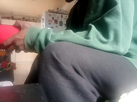 Snapshot of DevinToore chatting on December 17, 2025, 6:58 pm DevinToore online show from December 17, 2025, 6:58 pm