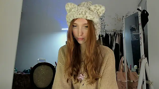 Snapshot of LisaIcon chatting on November 28, 2025, 7:27 pm LisaIcon online show from November 28, 2025, 7:27 pm