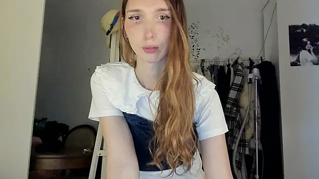 LisaIcon online show from June 15, 2026, 8:44 pm