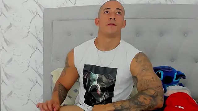 Snapshot of luigiferrara chatting on October 18, 2025, 6:52 pm luigiferrara online show from October 18, 2025, 6:52 pm