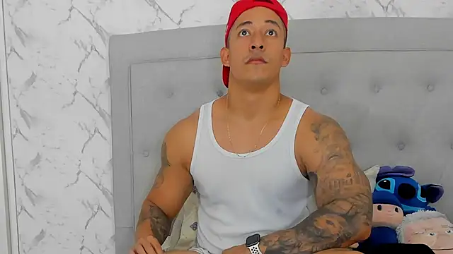 Snapshot of luigiferrara chatting on November 23, 2025, 5:46 pm luigiferrara online show from November 23, 2025, 5:46 pm