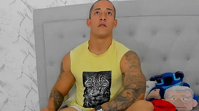 Snapshot of luigiferrara chatting on December 1, 2025, 2:49 am luigiferrara online show from December 1, 2025, 2:49 am