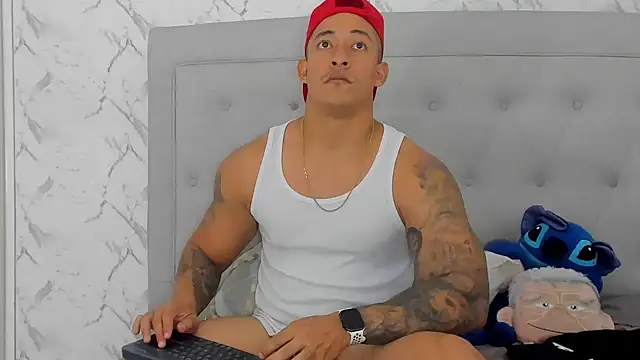 Snapshot of luigiferrara chatting on December 14, 2025, 8:46 pm luigiferrara online show from December 14, 2025, 8:46 pm