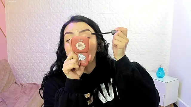 Violetaa diazz online show from October 16, 2025, 9:16 pm