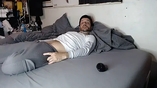 Snapshot of titclitcmndr chatting on January 23, 2025, 3:43 pm titclitcmndr online show from January 23, 2025, 3:43 pm