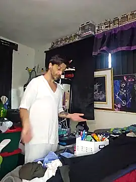 Snapshot of titclitcmndr chatting on February 2, 2025, 5:59 pm titclitcmndr online show from February 2, 2025, 5:59 pm