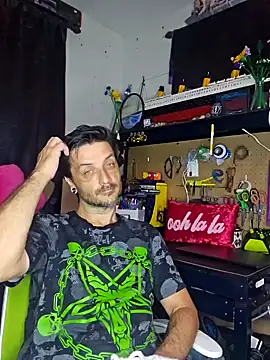 Snapshot of titclitcmndr chatting on February 3, 2025, 12:58 am titclitcmndr online show from February 3, 2025, 12:58 am