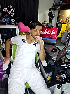 Snapshot of titclitcmndr chatting on February 3, 2025, 5:46 pm titclitcmndr online show from February 3, 2025, 5:46 pm