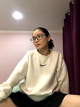 Snapshot of Milka23 chatting on December 7, 2024, 5:53 pm Milka23 online show from December 7, 2024, 5:53 pm