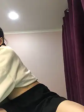 Snapshot of Milka23 chatting on December 8, 2024, 1:35 am Milka23 online show from December 8, 2024, 1:35 am