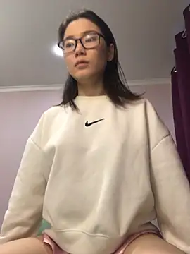 Snapshot of Milka23 chatting on December 14, 2024, 12:44 pm Milka23 online show from December 14, 2024, 12:44 pm