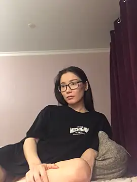 Snapshot of Milka23 chatting on December 29, 2024, 6:05 pm Milka23 online show from December 29, 2024, 6:05 pm