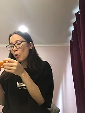 Snapshot of Milka23 chatting on January 14, 2025, 8:31 am Milka23 online show from January 14, 2025, 8:31 am