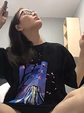 Snapshot of Milka23 chatting on February 13, 2025, 8:24 pm Milka23 online show from February 13, 2025, 8:24 pm