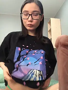 Snapshot of Milka23 chatting on February 14, 2025, 11:42 am Milka23 online show from February 14, 2025, 11:42 am