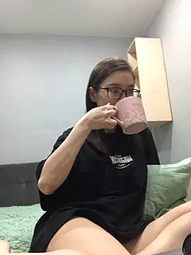 Snapshot of Milka23 chatting on February 15, 2025, 10:52 pm Milka23 online show from February 15, 2025, 10:52 pm