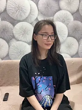 Snapshot of Milka23 chatting on March 7, 2025, 8:00 pm Milka23 online show from March 7, 2025, 8:00 pm