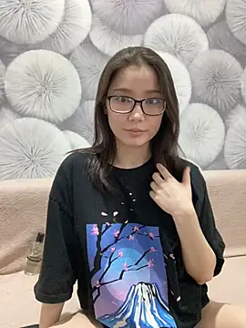 Snapshot of Milka23 chatting on March 8, 2025, 10:13 pm Milka23 online show from March 8, 2025, 10:13 pm