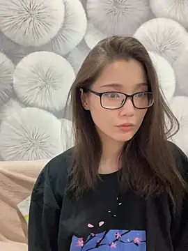 Snapshot of Milka23 chatting on March 22, 2025, 8:29 am Milka23 online show from March 22, 2025, 8:29 am