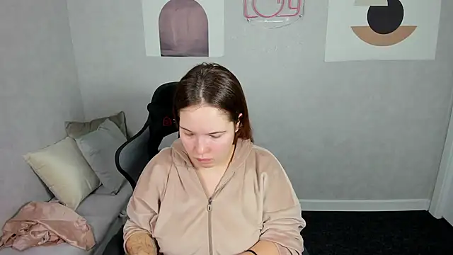 Aliisson Edwards online show from February 5, 2025, 12:31 am