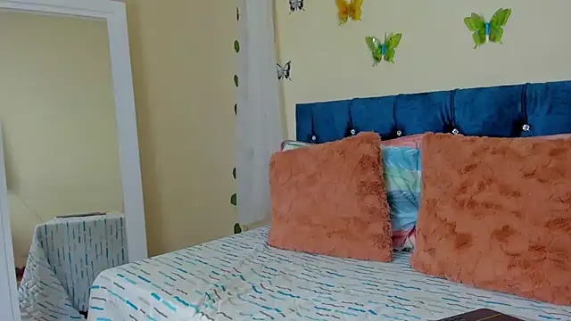 cristalwalker   online show from February 4, 2025, 12:44 pm