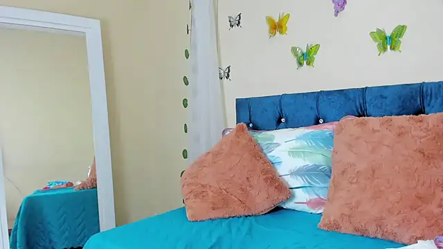 cristalwalker   online show from February 8, 2025, 3:31 pm