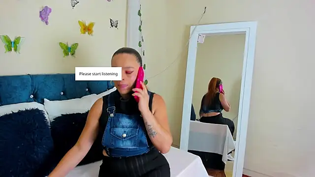 Snapshot of cristalwalker__ chatting on October 10, 2025, 11:42 am cristalwalker online show from October 10, 2025, 11:42 am