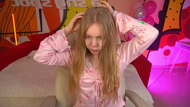 EmilySunshineS online show from February 20, 2026, 7:43 am