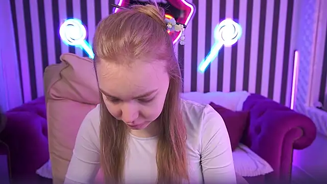 EmilySunshineS online show from April 17, 2026, 6:27 am