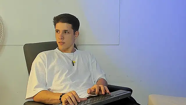 Adan rivas  online show from December 26, 2024, 10:20 pm