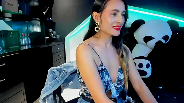 Snapshot of Coral_Gibson chatting on March 7, 2025, 3:28 pm Coral Gibson online show from March 7, 2025, 3:28 pm