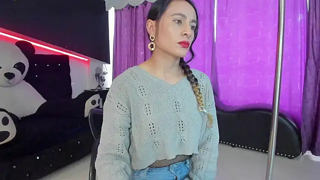 Snapshot of Coral_Gibson chatting on September 17, 2025, 1:24 pm Coral Gibson online show from September 17, 2025, 1:24 pm