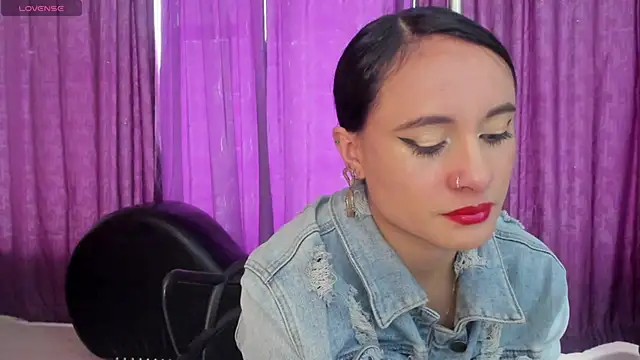 Snapshot of Coral_Gibson chatting on October 7, 2025, 1:41 pm Coral Gibson online show from October 7, 2025, 1:41 pm