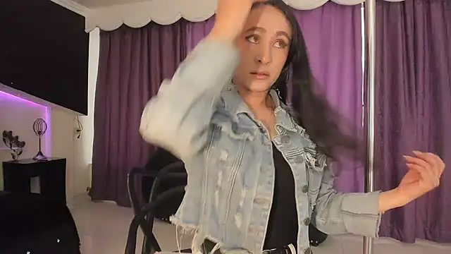 Snapshot of Coral_Gibson chatting on March 18, 2026, 12:52 pm Coral Gibson online show from March 18, 2026, 12:52 pm