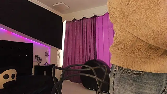 Snapshot of Coral_Gibson chatting on March 20, 2026, 12:21 pm Coral Gibson online show from March 20, 2026, 12:21 pm