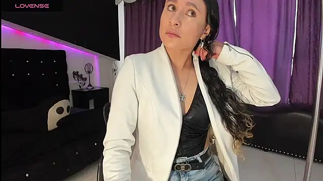 Snapshot of Coral_Gibson chatting on April 14, 2026, 12:22 pm Coral Gibson online show from April 14, 2026, 12:22 pm