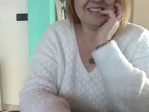 Snapshot of Sandcoq chatting on December 17, 2024, 1:05 pm Sandcoq online show from December 17, 2024, 1:05 pm